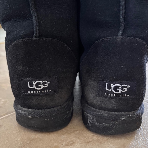 UGG Men Short Classic Boot - Picture 3 of 7